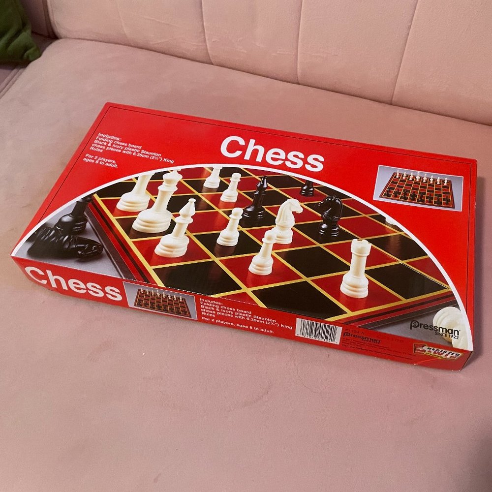 CHESS boardgame - like new!